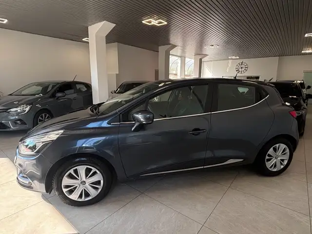 Renault Clio view 3