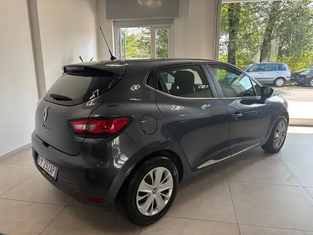 Renault Clio view 6