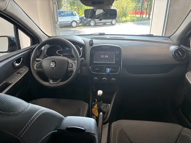 Renault Clio view 9