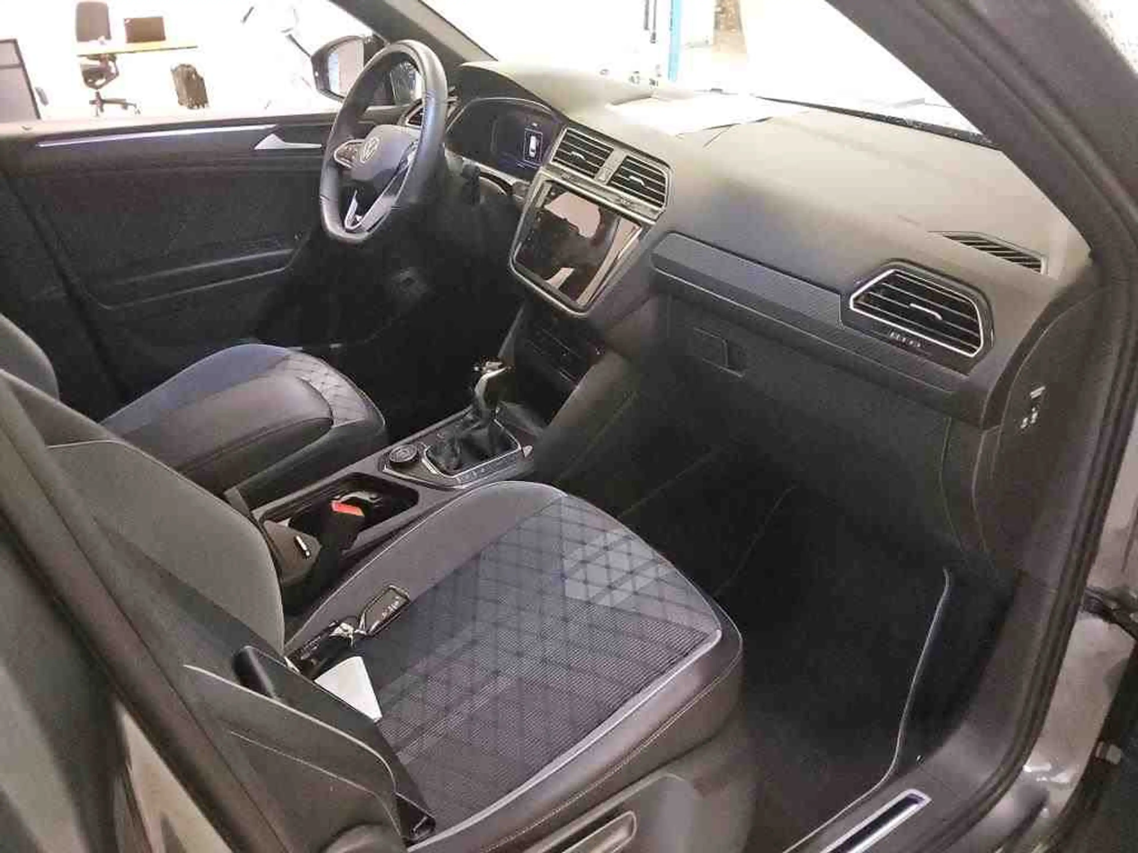 Volkswagen Tiguan Allspace R-Line CarPlay|DCC|AHK|HUD|LED — photo 10