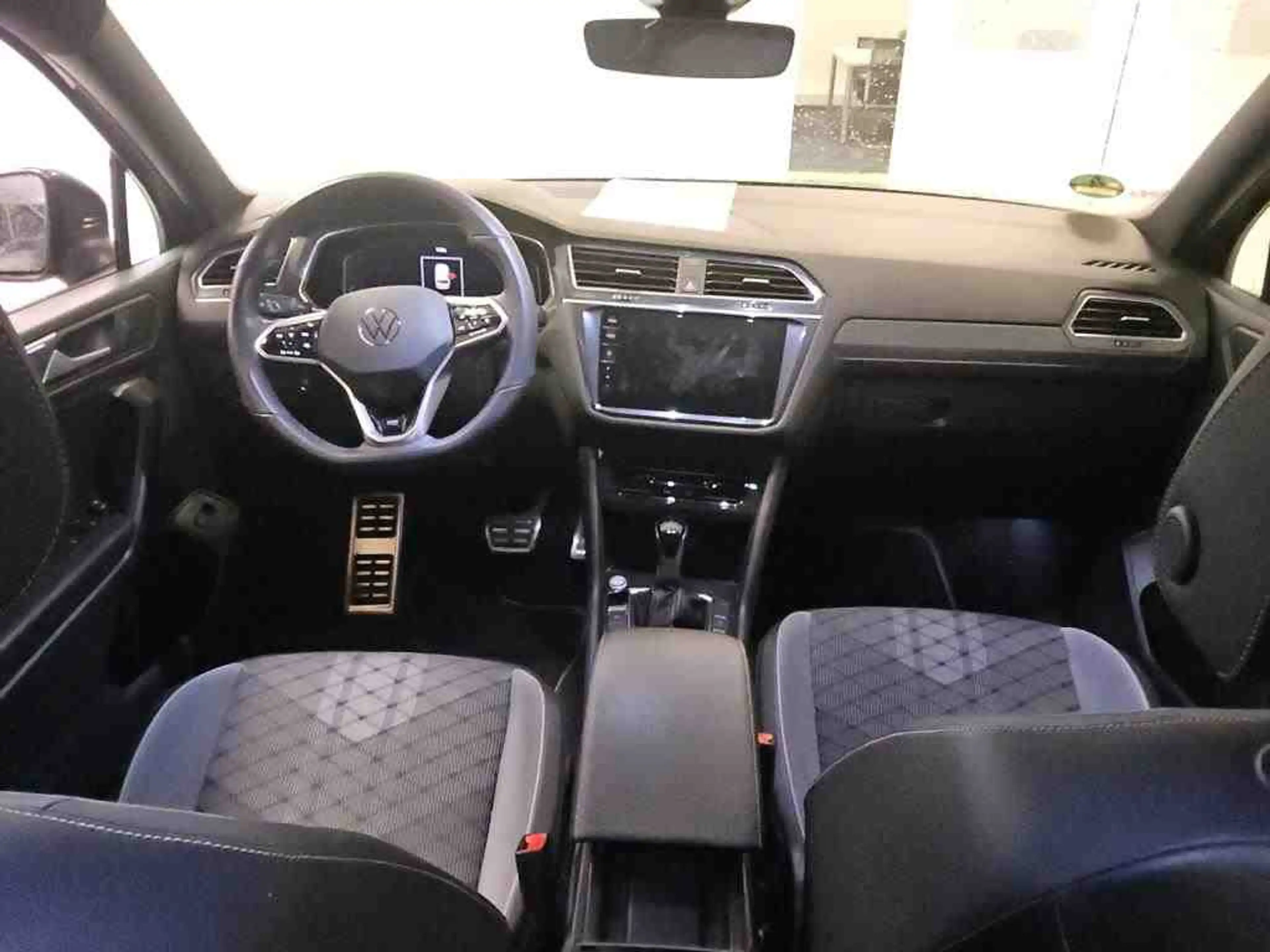 Volkswagen Tiguan Allspace R-Line CarPlay|DCC|AHK|HUD|LED — photo 9