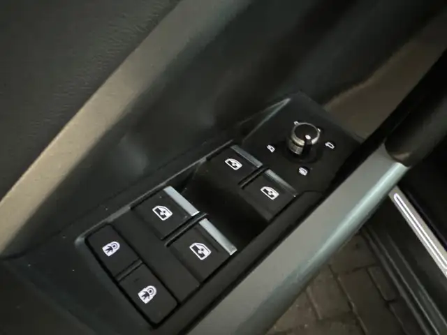 Audi Q3 view 14