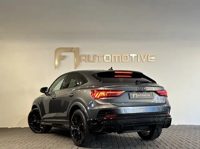 Audi Q3 view 4