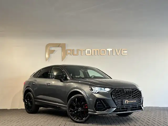 Audi Q3 view 3