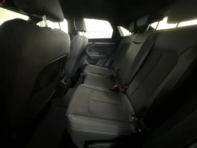 Audi Q3 view 30