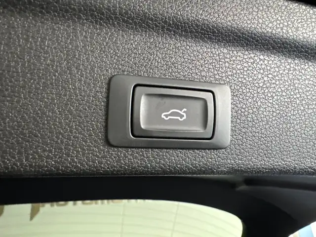 Audi Q3 view 15