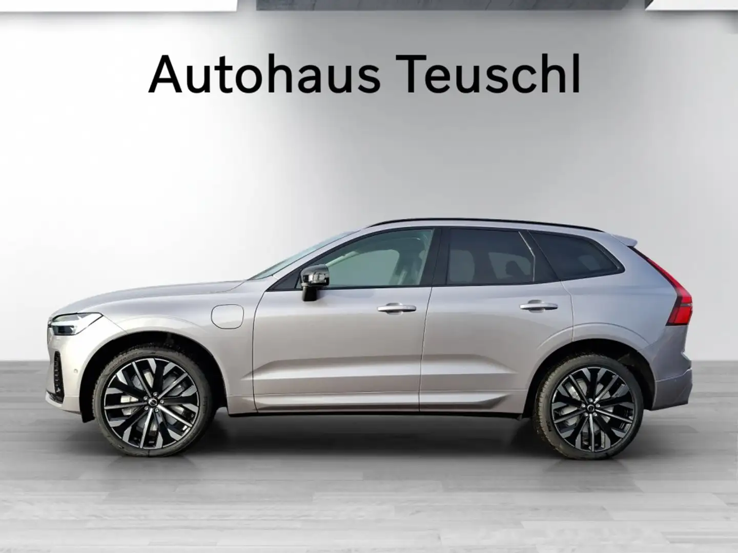 Volvo XC60 Ultra, T6 AWD Plug-in Hybrid, Elektrisch/Benzin, Dark Silber - 2
