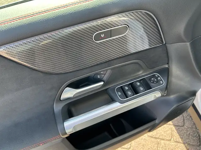 Mercedes-Benz 250 view 11