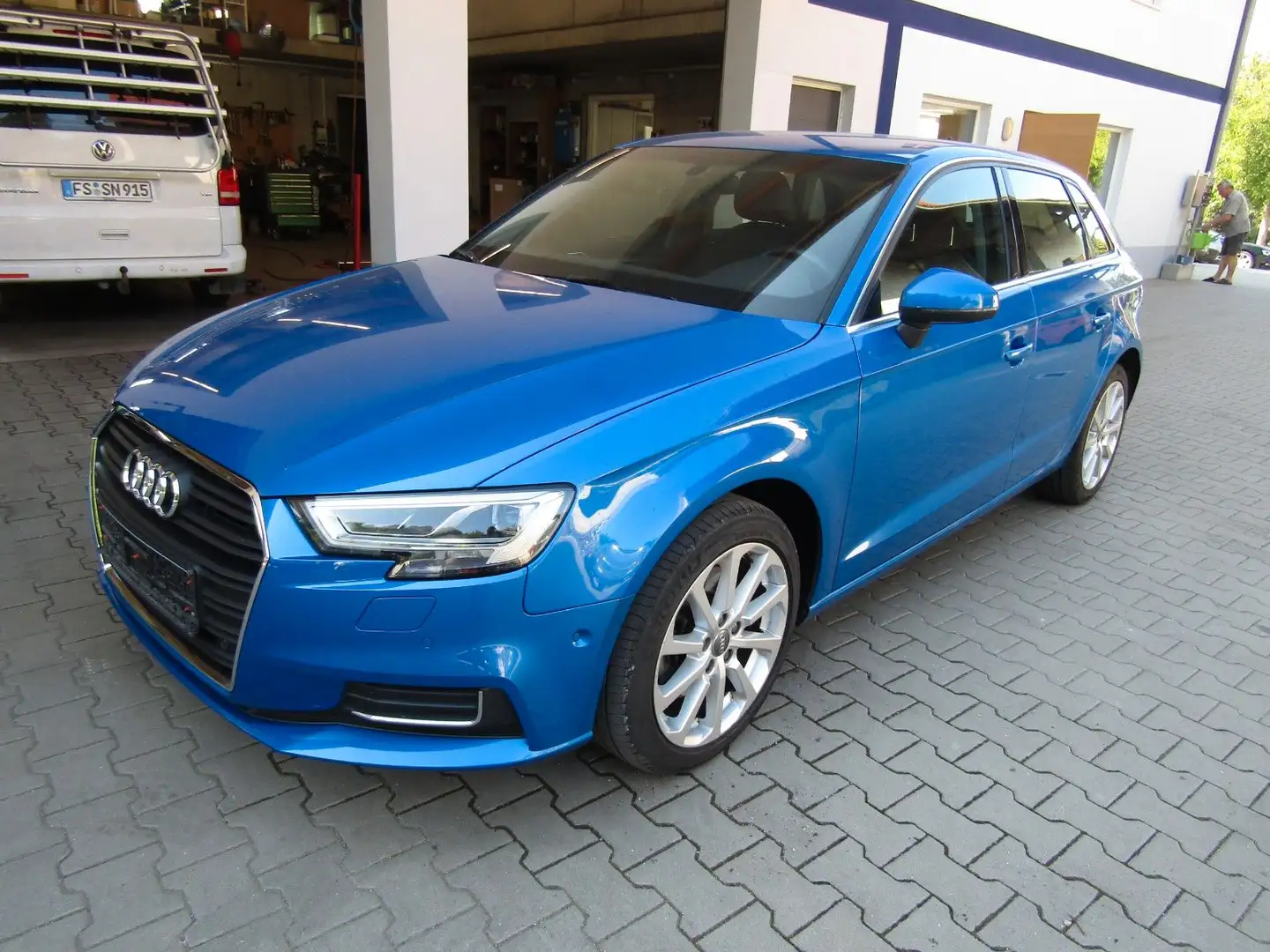 Audi A3 Sportback 35 TDI design  Teilleder  Navi  LED Blau - 1