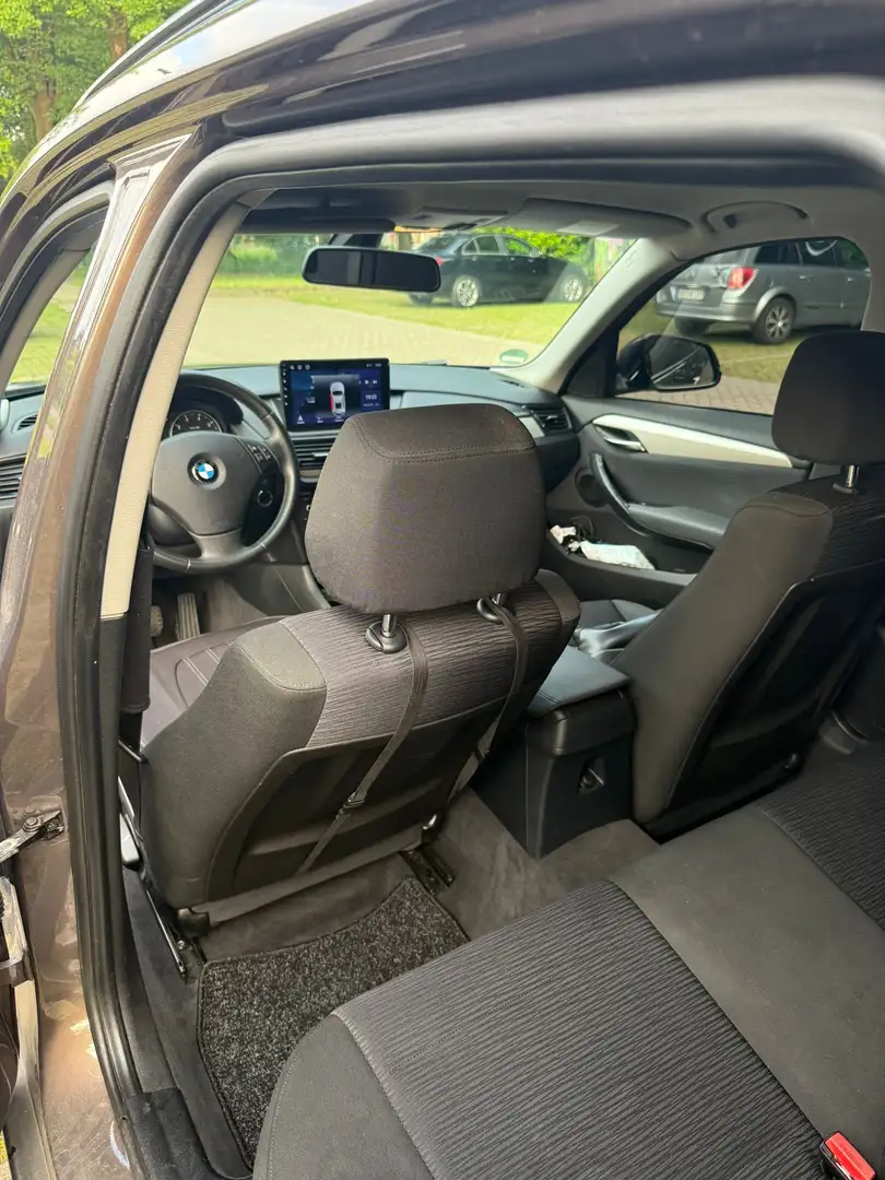 BMW X1 sdrive 18 i Коричневий - 2