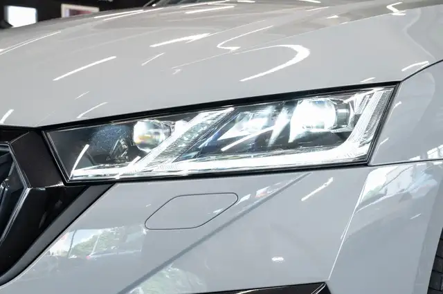 Skoda Octavia view 4