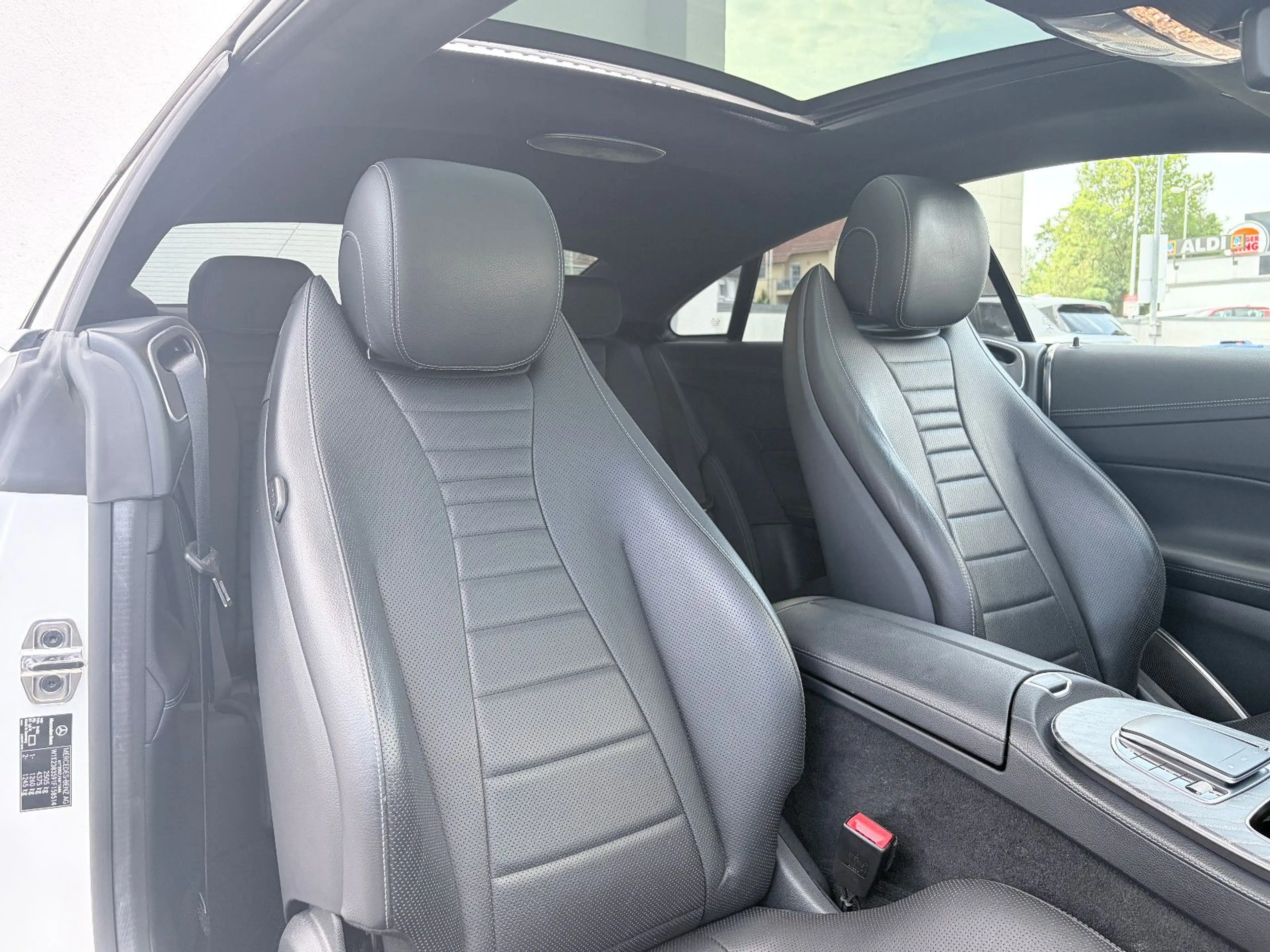 Mercedes-Benz E 450 4M AMG LINE PANO/360°/BURMESTER/DISTRONIC — photo 12