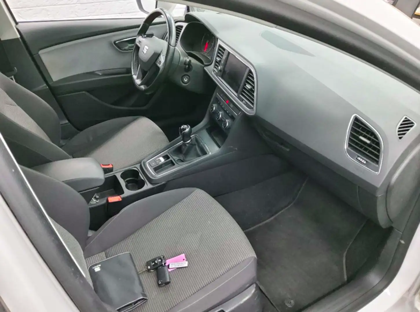 SEAT Leon ST Style 1,6 TDI AHK/USB/PDC/ABS Weiß - 2