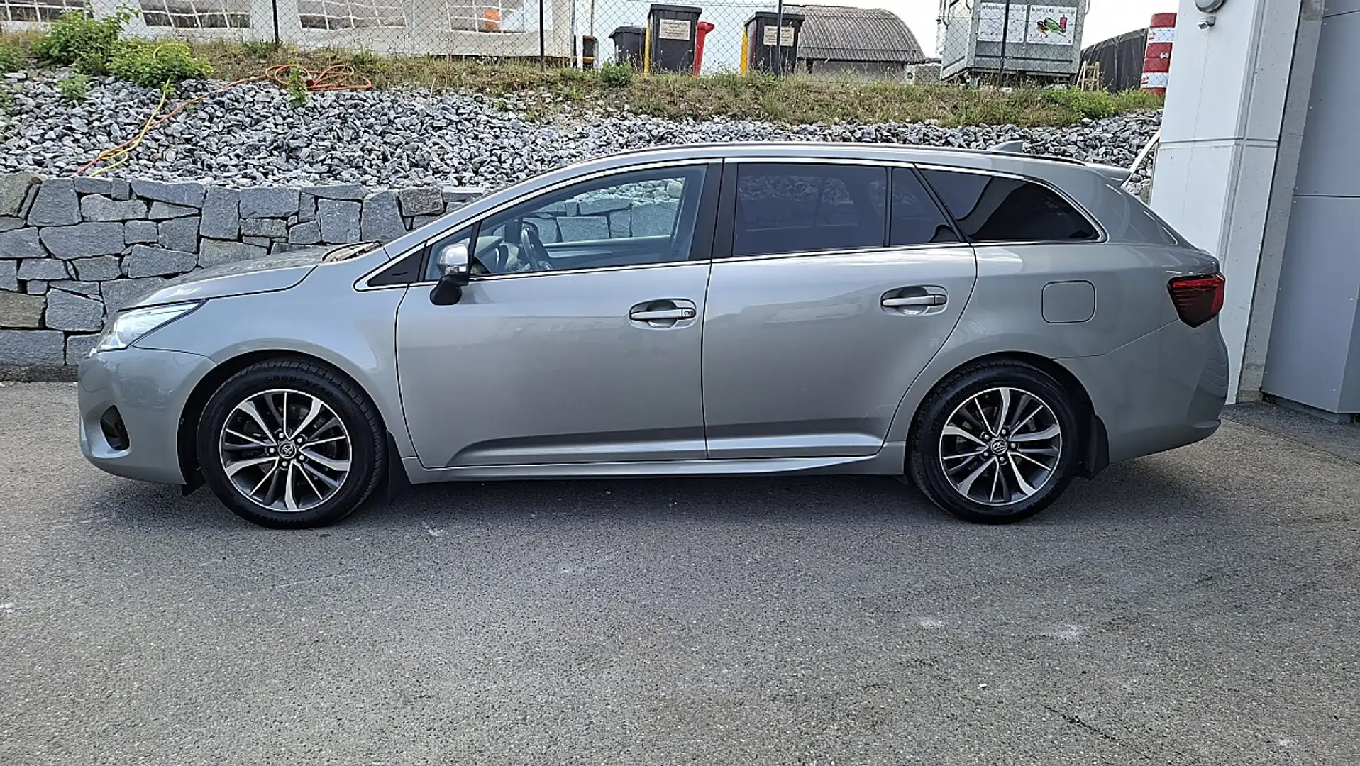 Toyota Avensis 2,0 D4-D Active Plus Silber - 2
