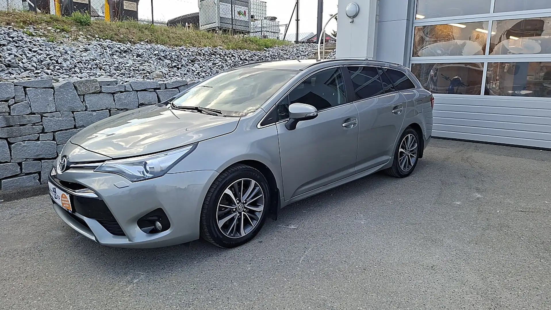 Toyota Avensis 2,0 D4-D Active Plus Silber - 1
