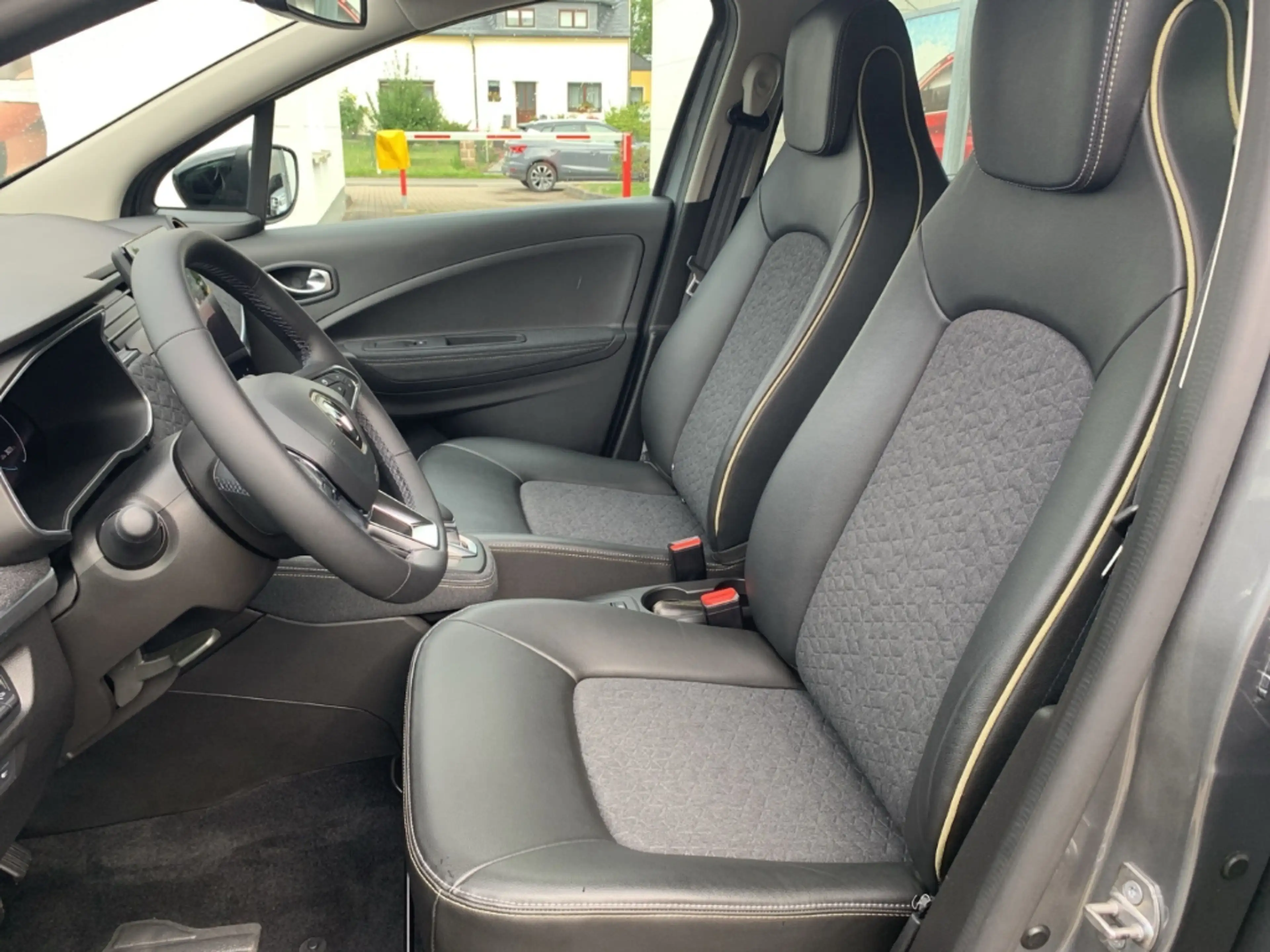 Renault ZOE ICONIC EV50 E-TECH 100 ELEKTRISCH Pack Iconic CCS — photo 9