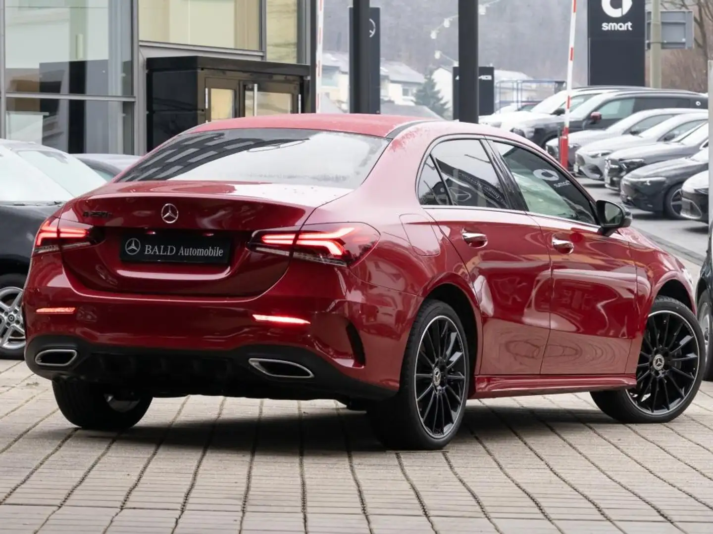 Mercedes-Benz A 250 e Limousine AMG-Sport+Distr+Night+Ambiente Rot - 2