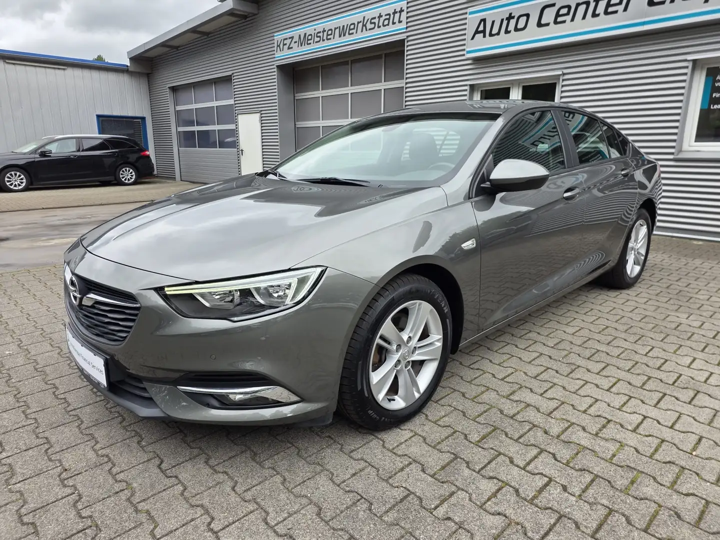 Opel Insignia 1,6 CDTi Grand Sport "Edition" Automatik Grau - 1
