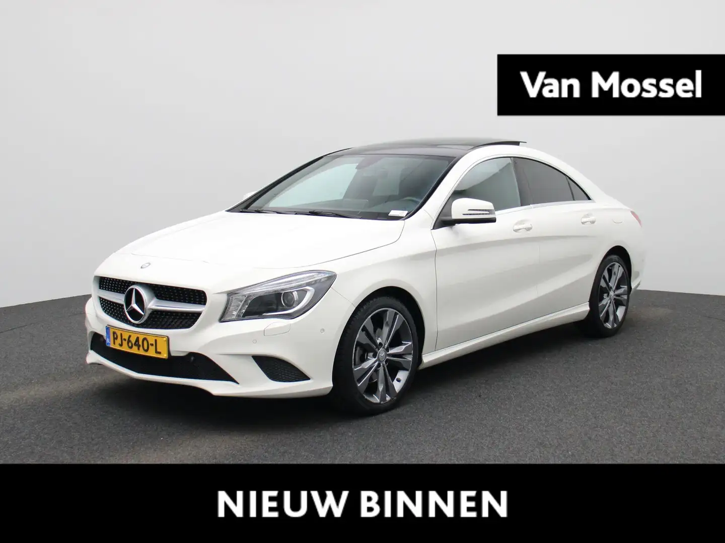 Mercedes-Benz CLA 180 OrangeArt Edition | AIRCONDITIONING | PANORAMADAK Weiß - 1