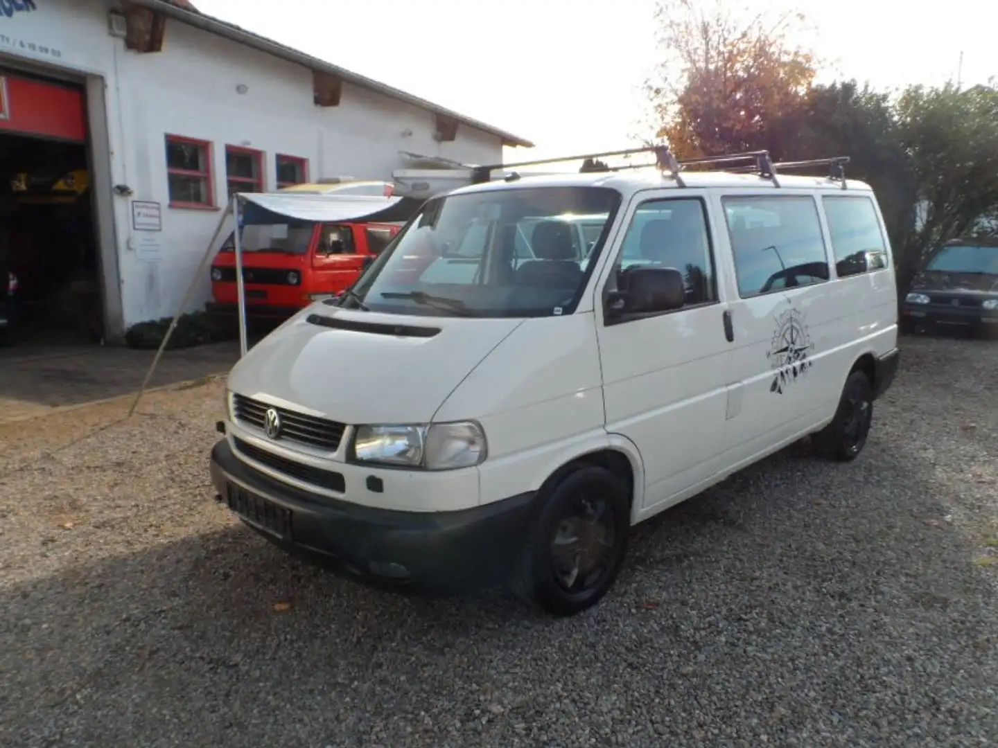 Volkswagen T4 Caravelle 2,5-l-Otto Benziner Weiß - 2
