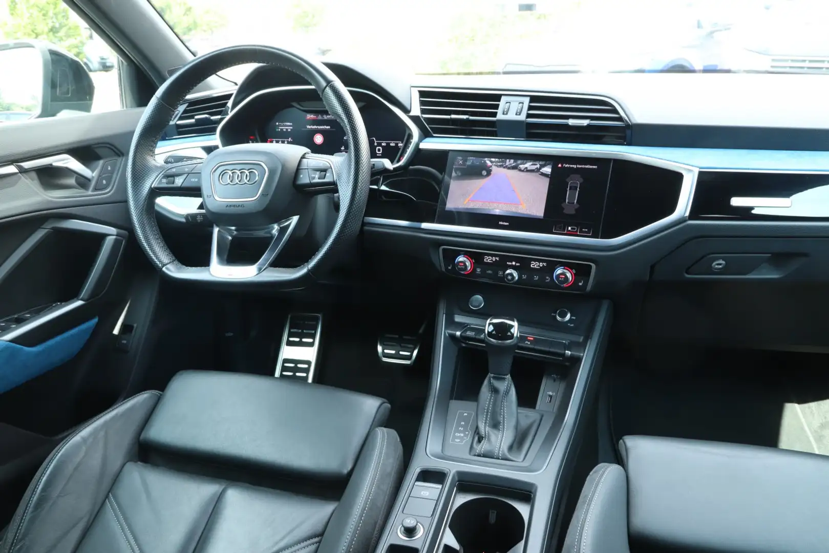 Audi Q3 Sportback 2.0 TFSI quattro S-line Edition One*R Schwarz - 2