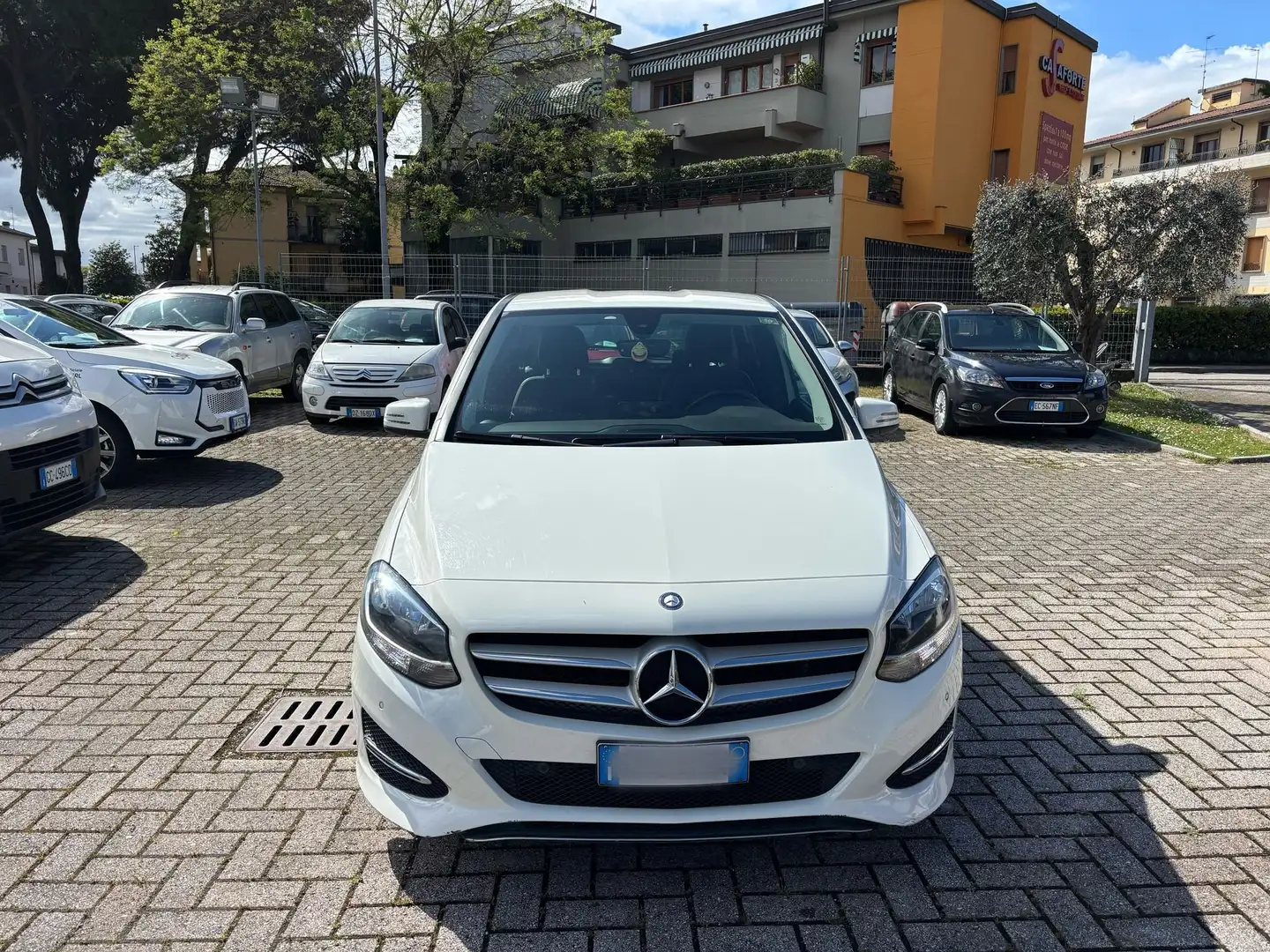 Mercedes-Benz B 180 B 180 d (cdi) Premium auto FL E6 Bílá - 2