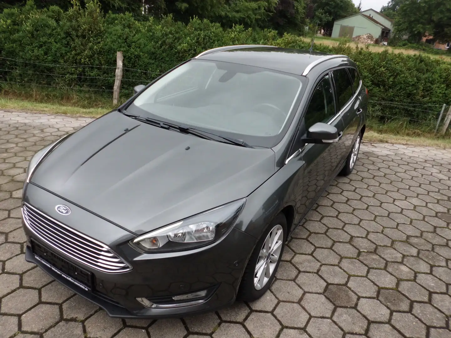 Ford Focus Titanium Grau - 2