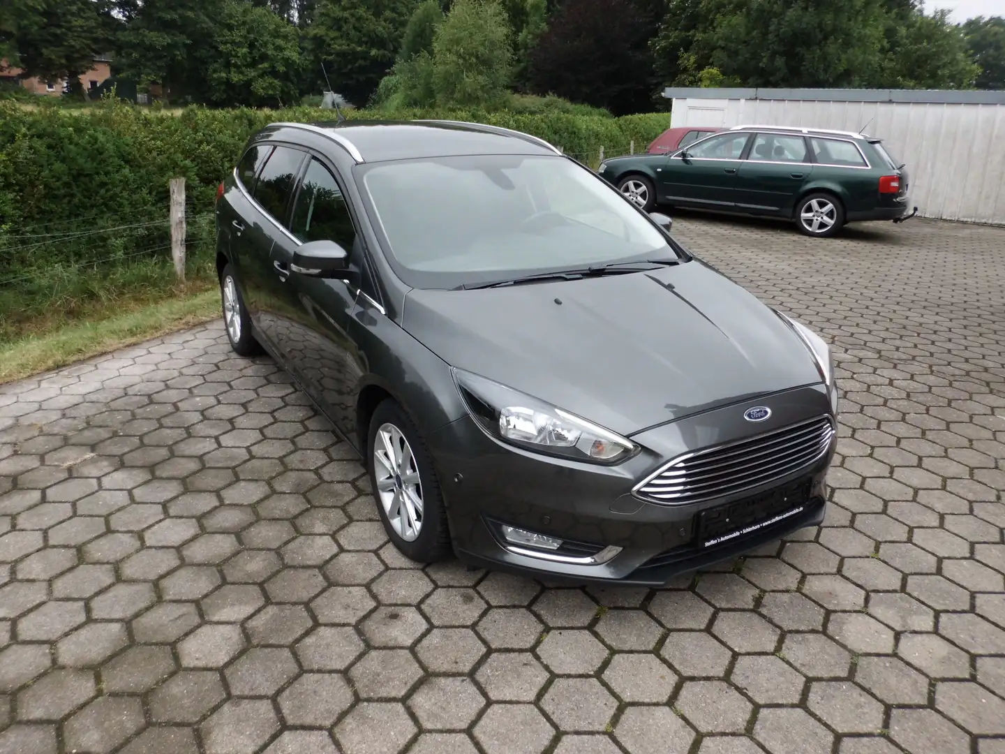 Ford Focus Titanium Grau - 1