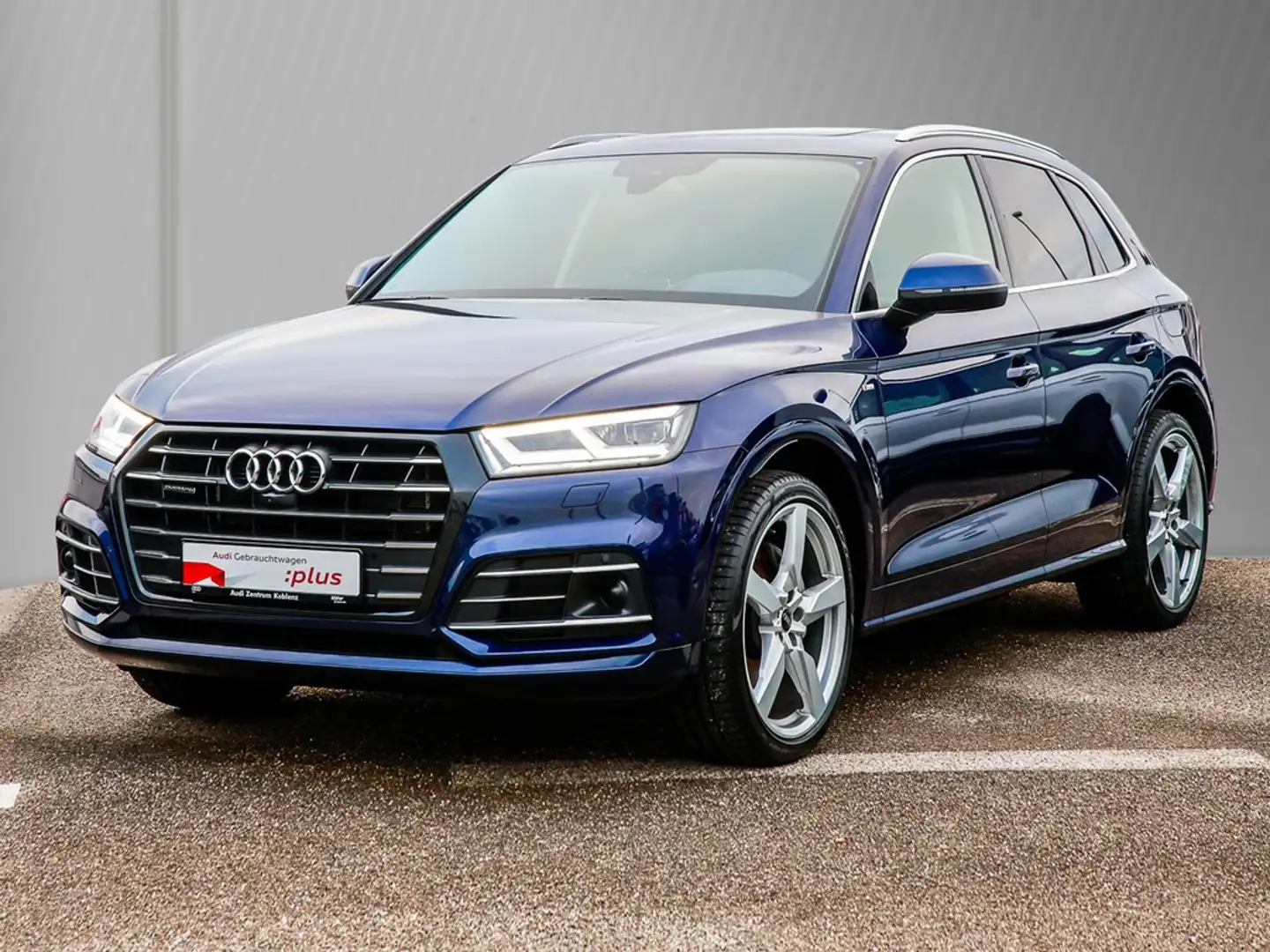 Audi Q5 55 TFSIe sport Matrix AHK Panorama Leder ACC Blau - 2