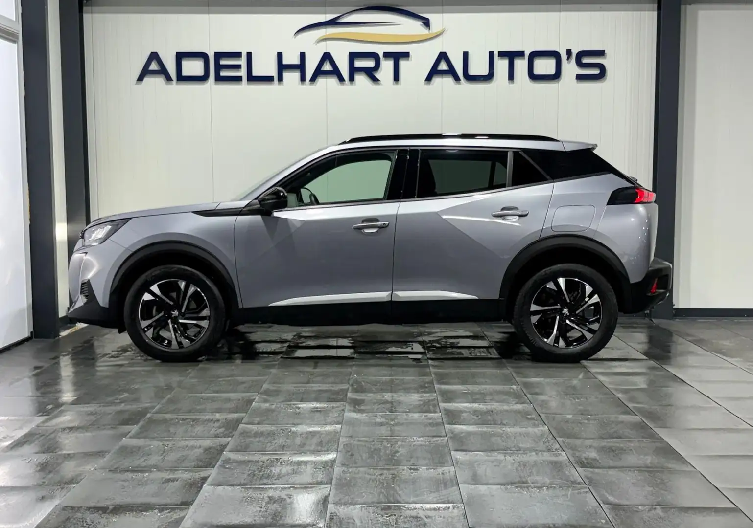 Peugeot 2008 1.2 PureTech Allure Automaat / Navigatie full map Zilver - 2