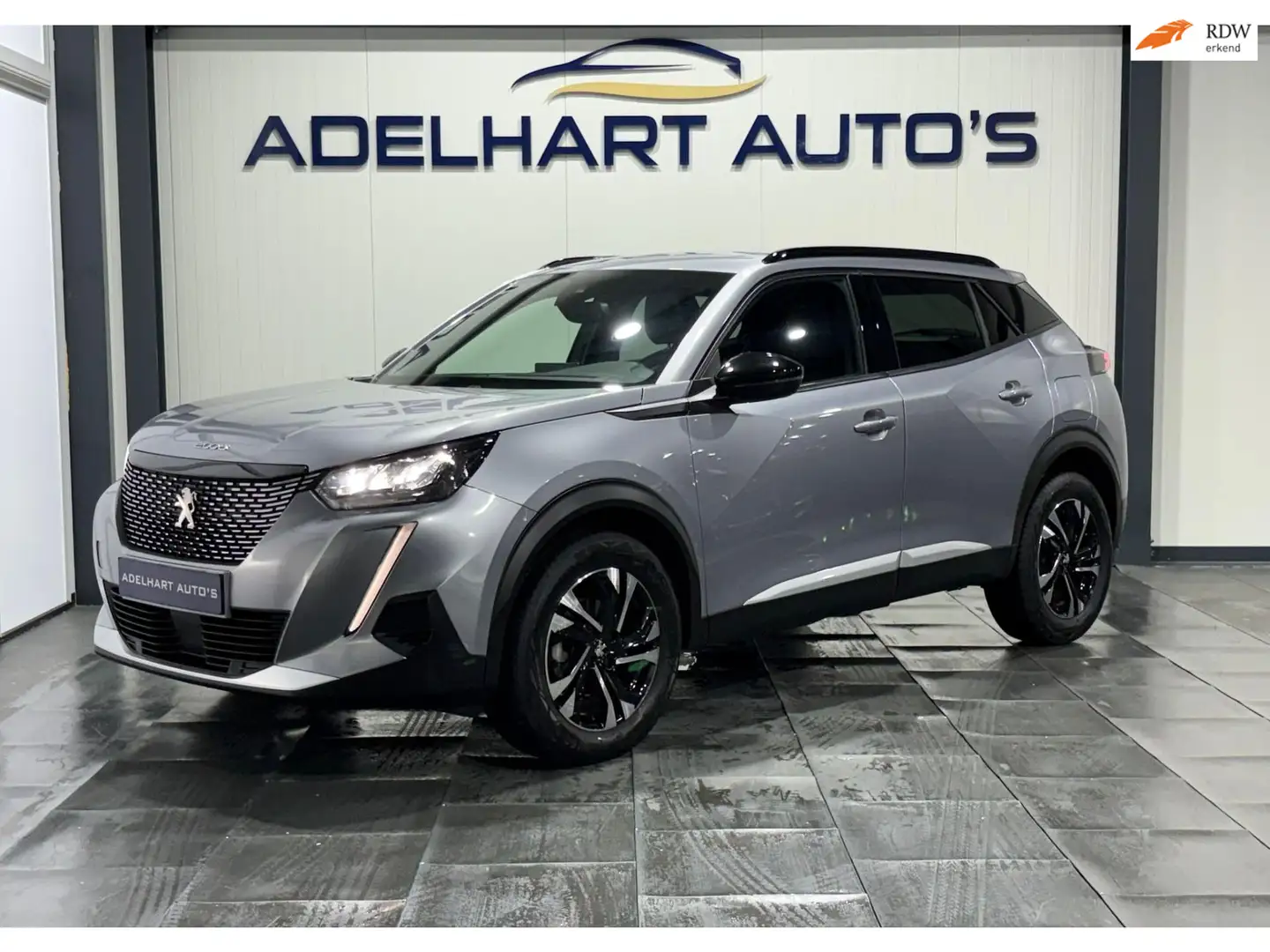 Peugeot 2008 1.2 PureTech Allure Automaat / Navigatie full map Zilver - 1