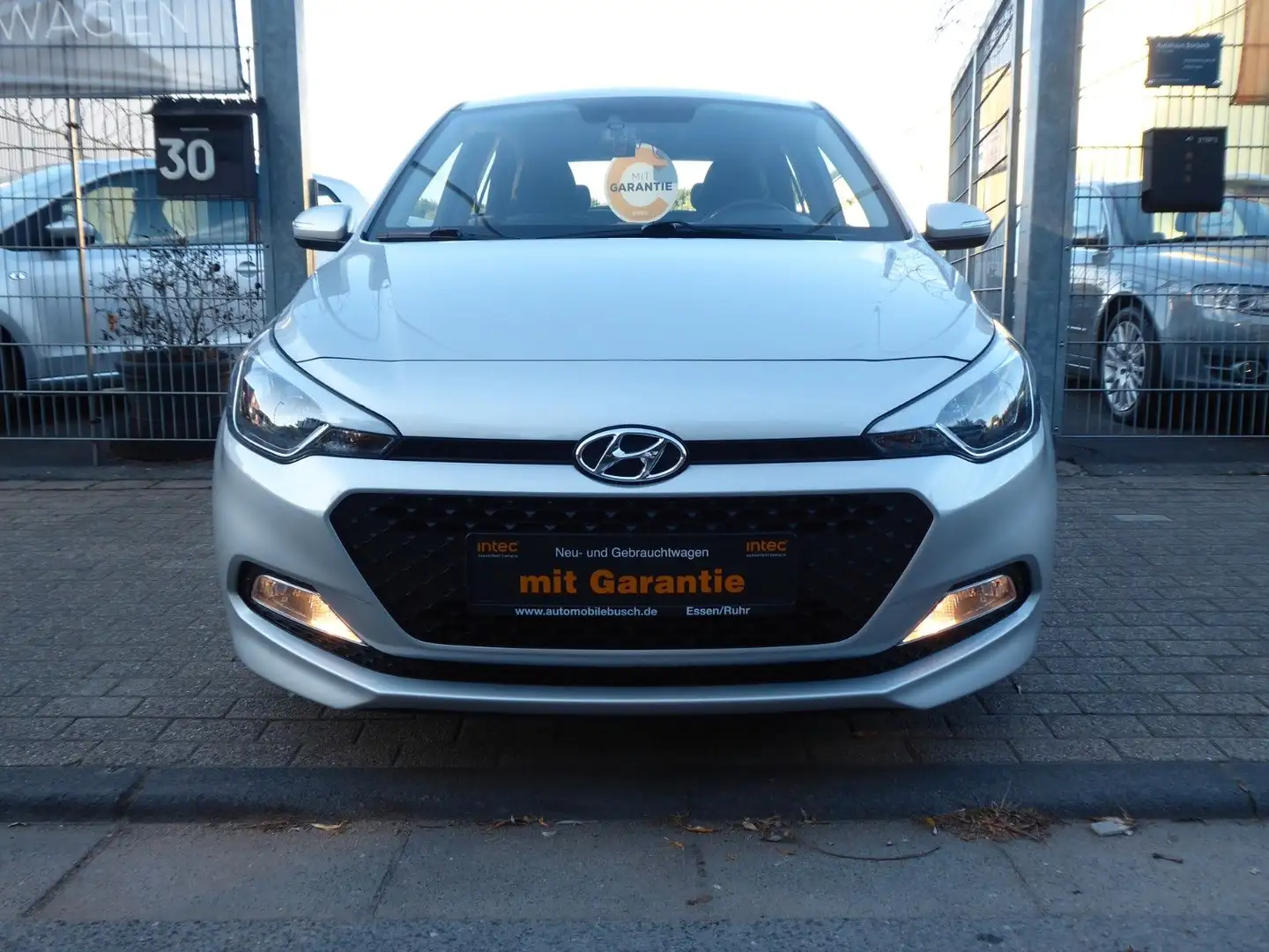 Hyundai i20 Trend Automatik, 1. Hand, TÜV Neu, Garantie Silber - 2