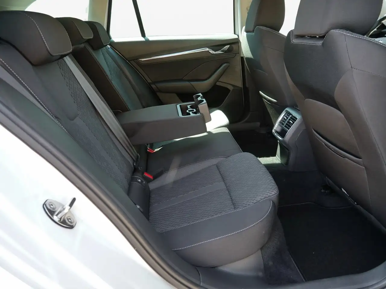 Skoda Octavia Combi 2.0TDI Style LED*NAV*Virtual*HuD, миниатюра 16