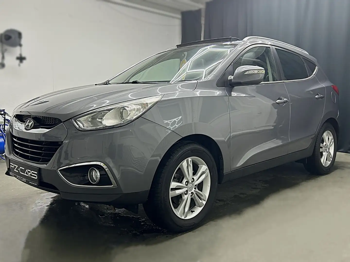 Hyundai iX35 2.0 CRDi|Pano|Tem|PDC|4SHZ|AHK|Leder|Keyles Grau - 1