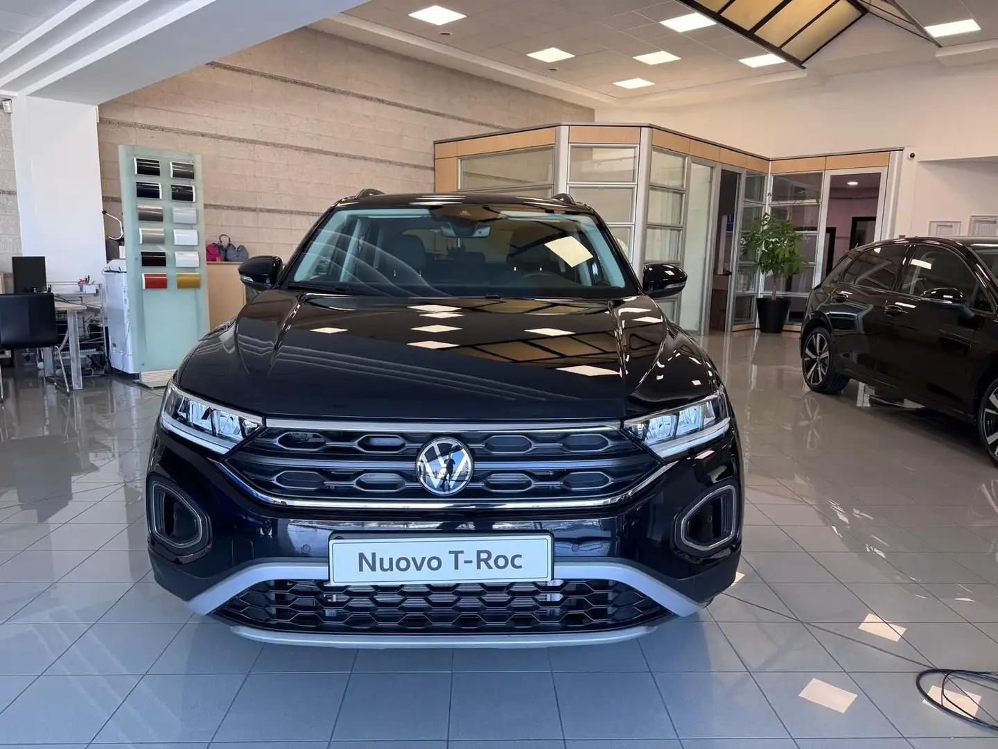 Volkswagen T-Roc 2.0 TDI SCR 150 CV DSG Sport Чорний - 2