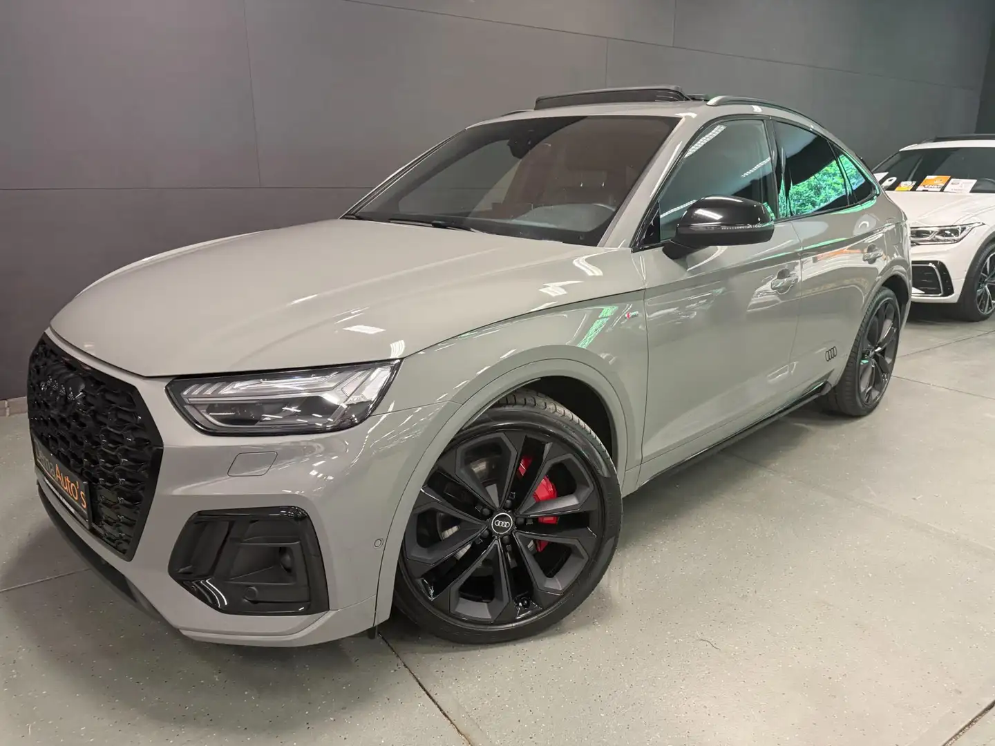 Audi Q5 Sportback 50 TFSI e COMPETITION BLACK-LINE PANO/LE Grijs - 2
