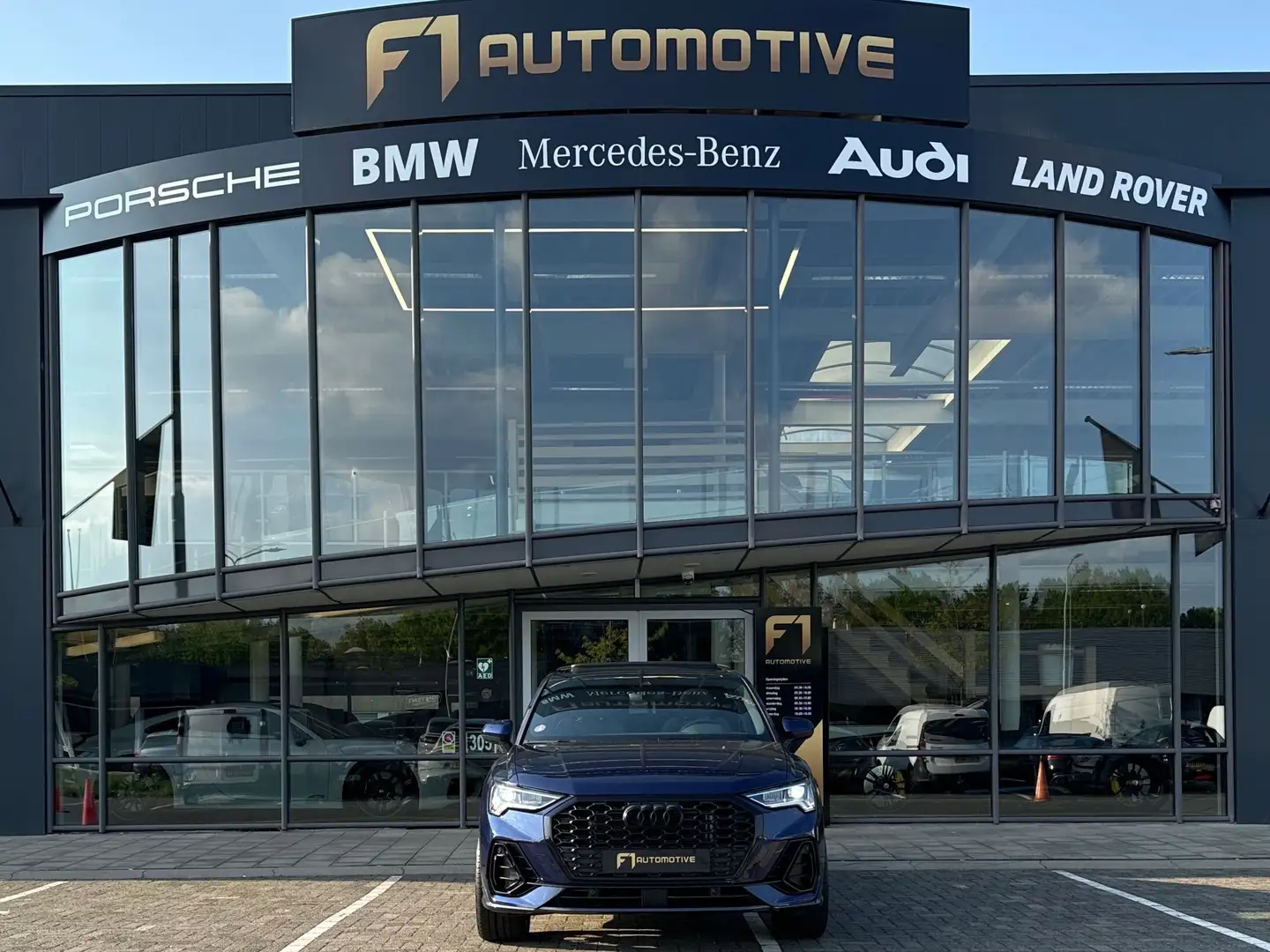 Audi Q3 Sportback 35 TFSI 2X S-Line|Pano|Leer|Keyless|Came Blauw - 2