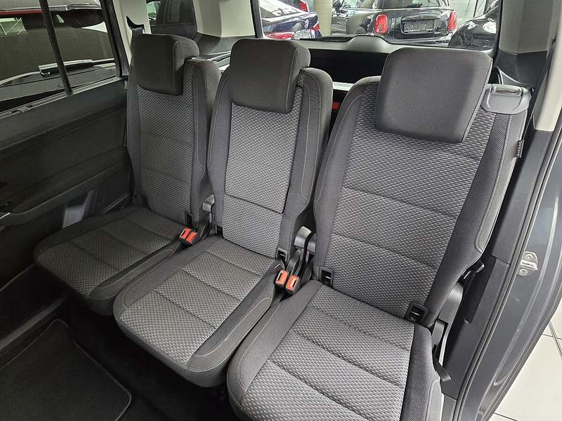 Volkswagen Touran 1,5 TSI Comfortline BMT 7-sitzer/Standheizung/N... — photo 14