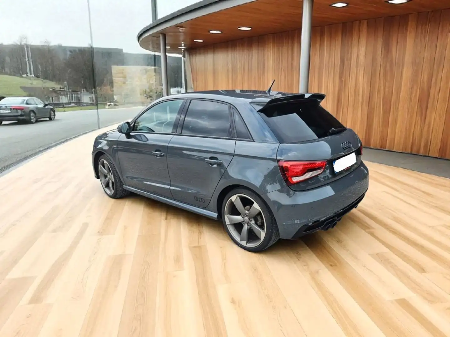 Audi A1 Sportback S-Line, 8fach,18 Zoll Gris - 2