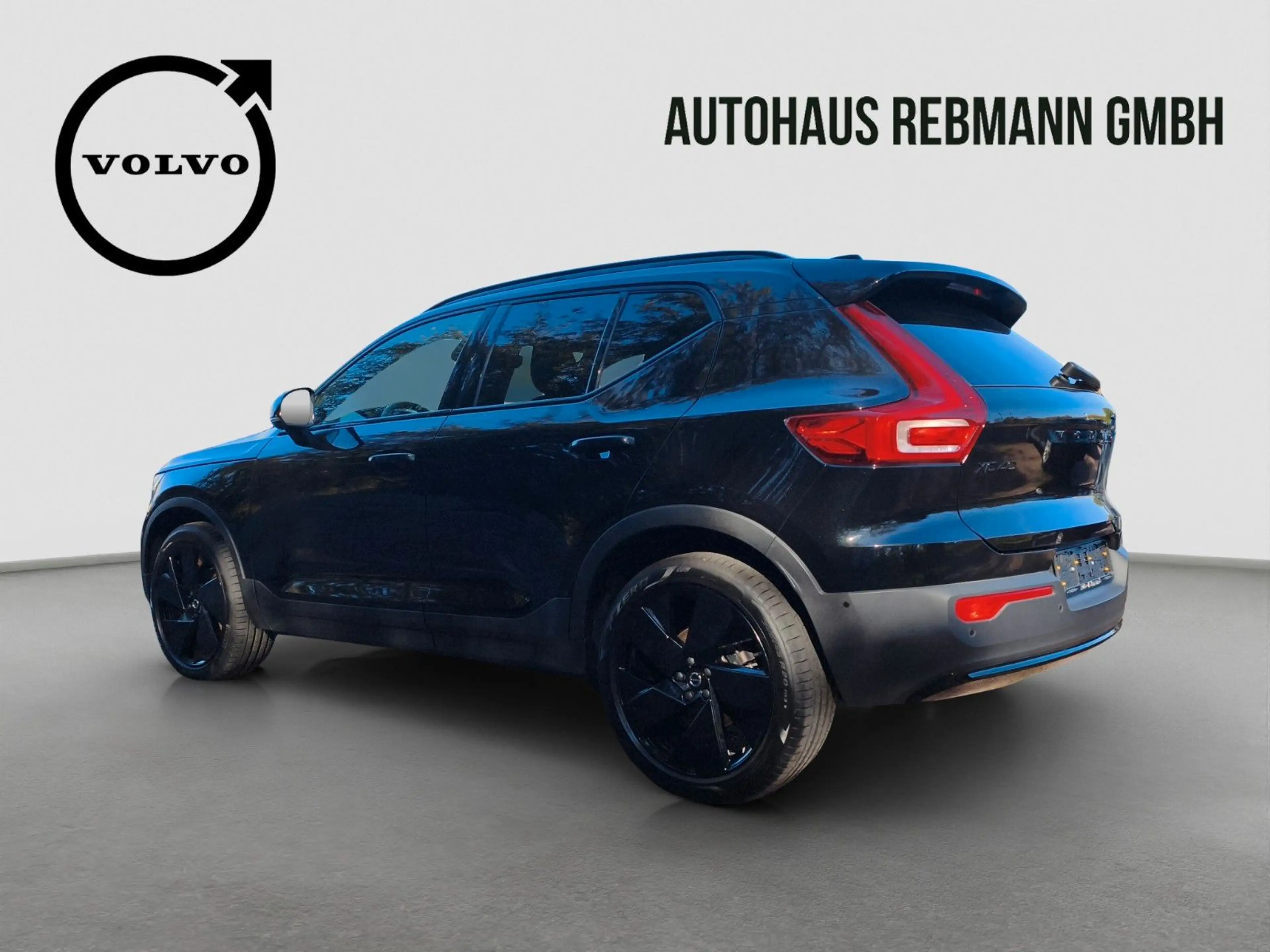 Volvo XC40 B3 Plus Black Edition 2WD — photo 4