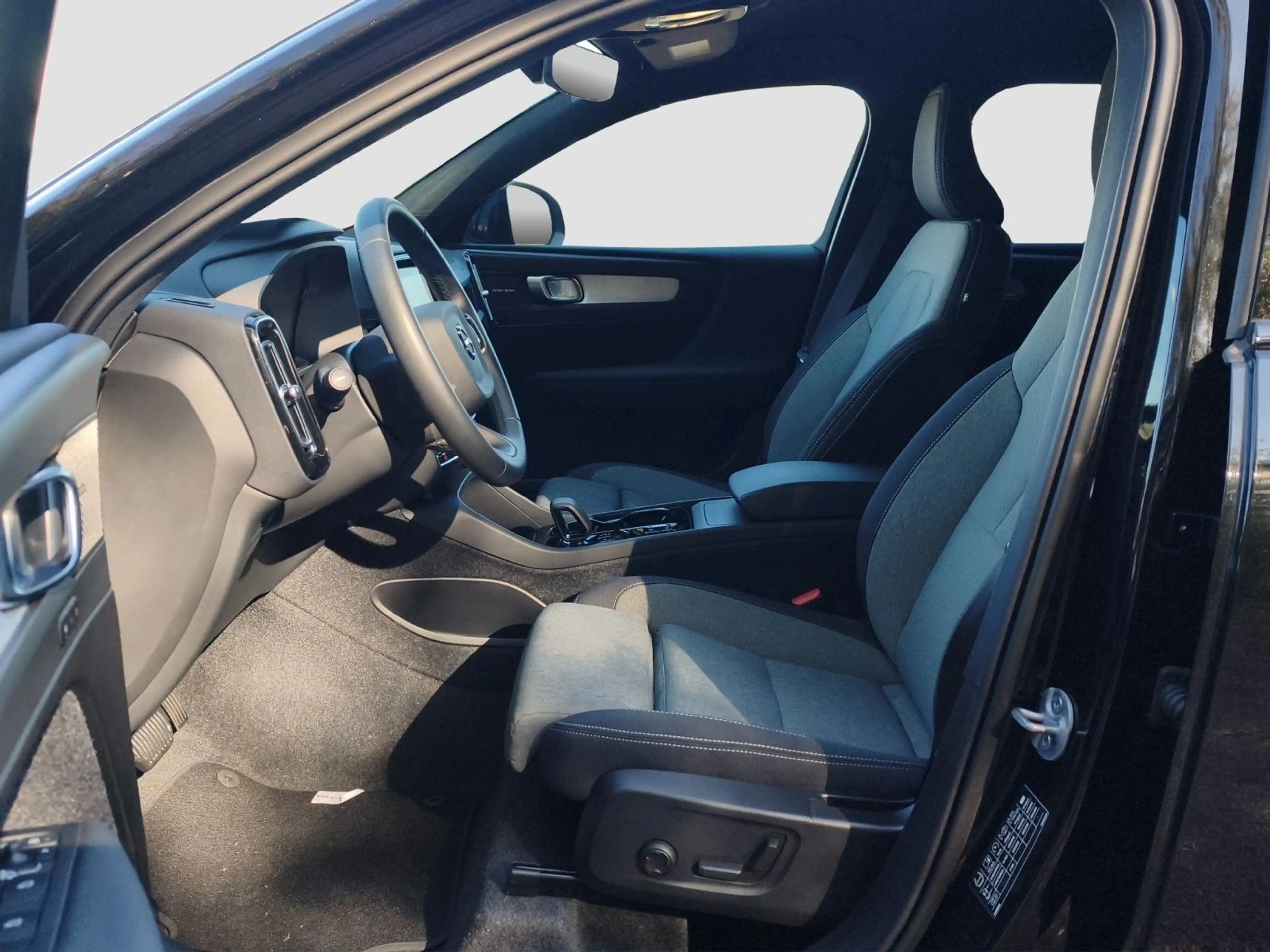 Volvo XC40 B3 Plus Black Edition 2WD — photo 9