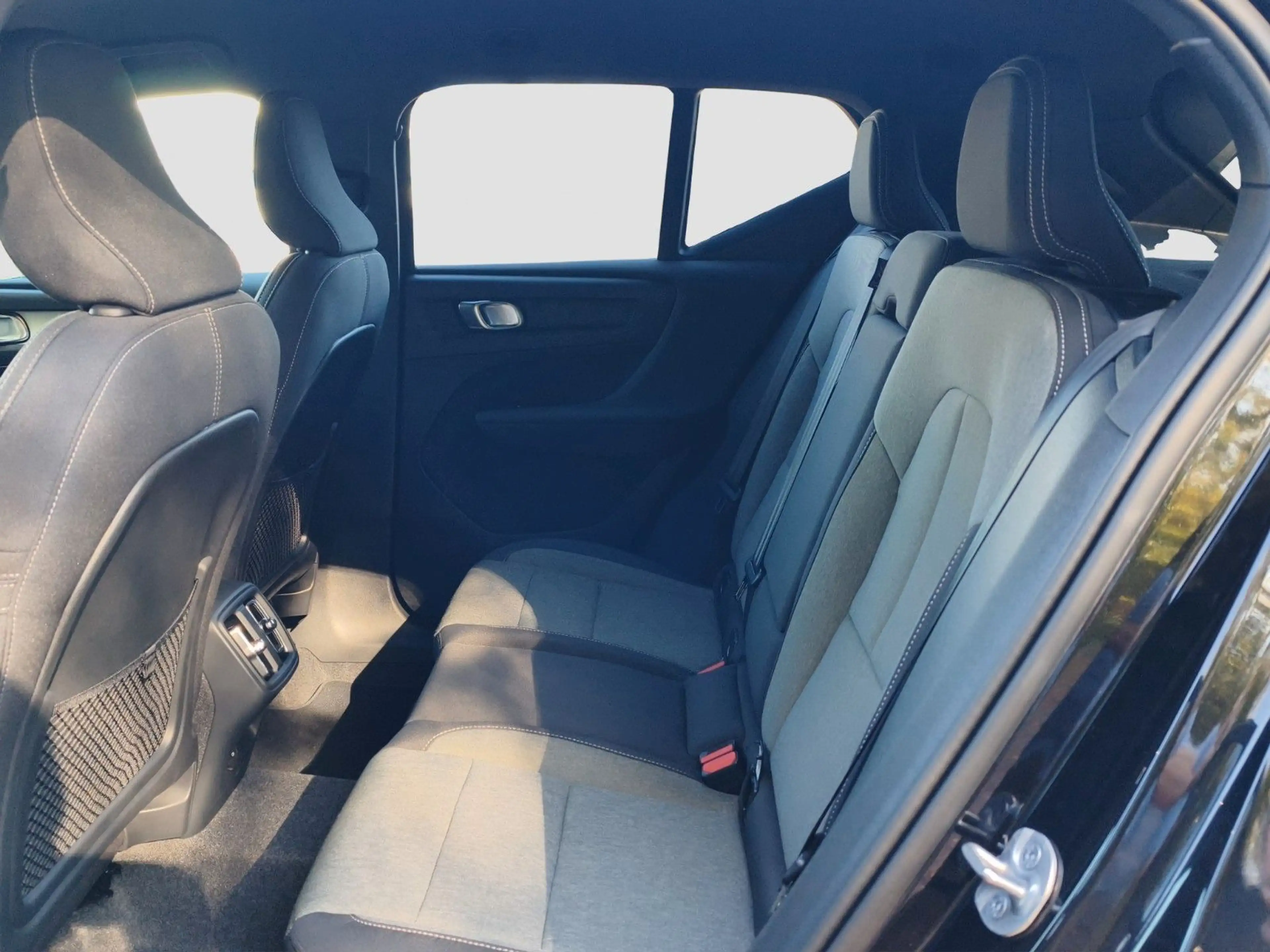 Volvo XC40 B3 Plus Black Edition 2WD — photo 14