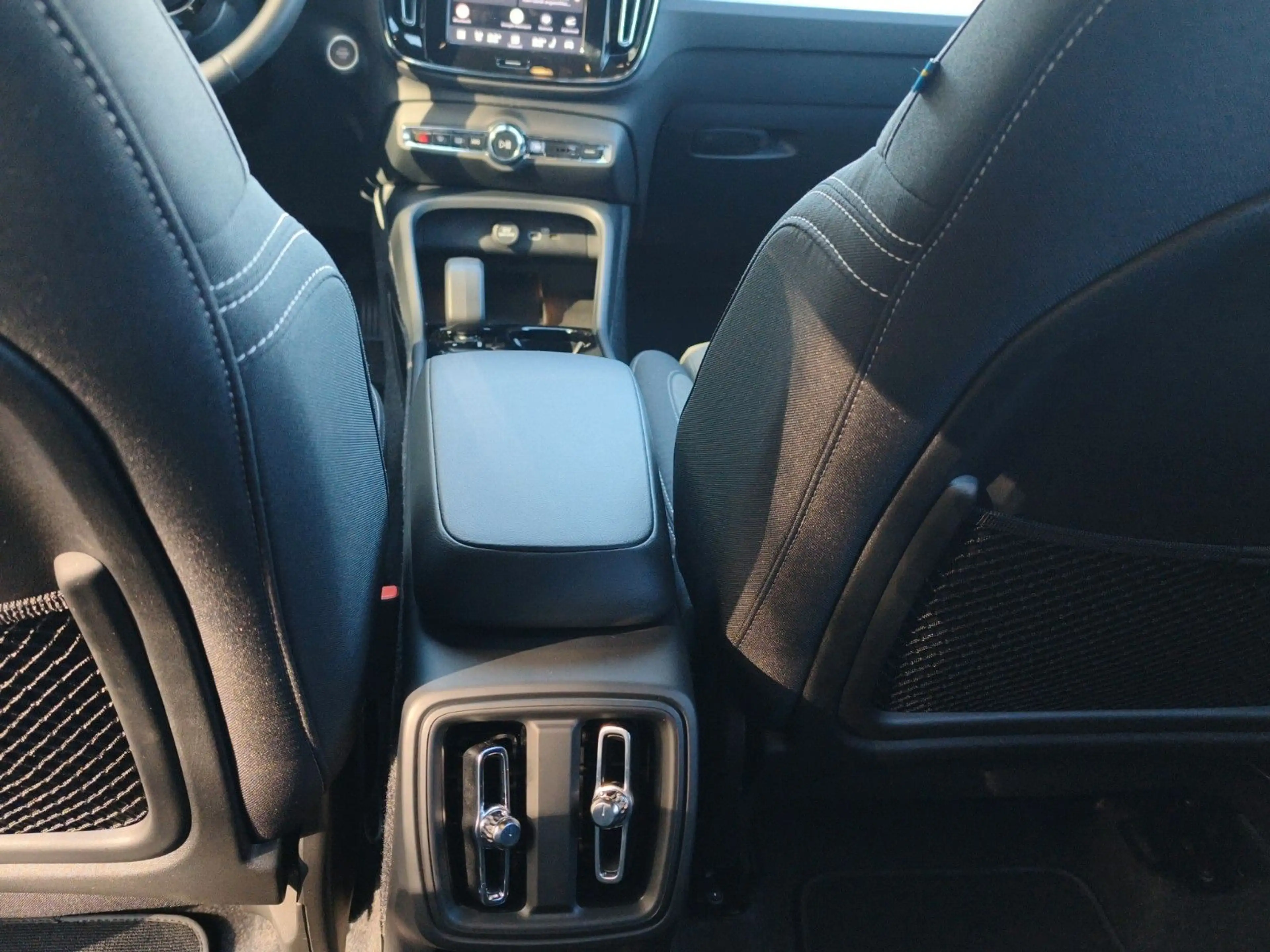 Volvo XC40 B3 Plus Black Edition 2WD — photo 12
