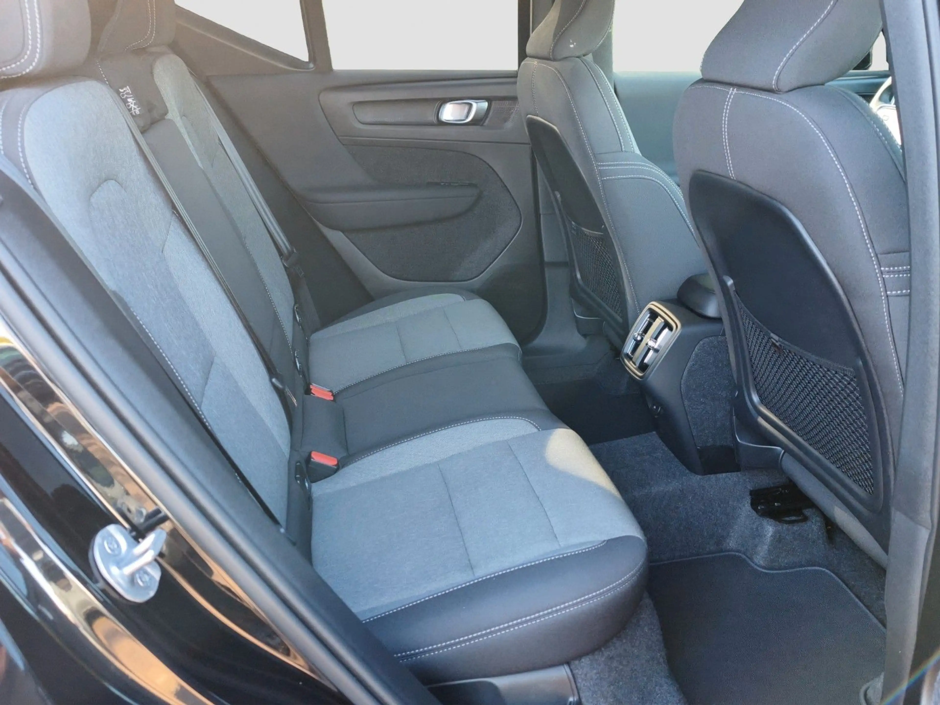 Volvo XC40 B3 Plus Black Edition 2WD — photo 17
