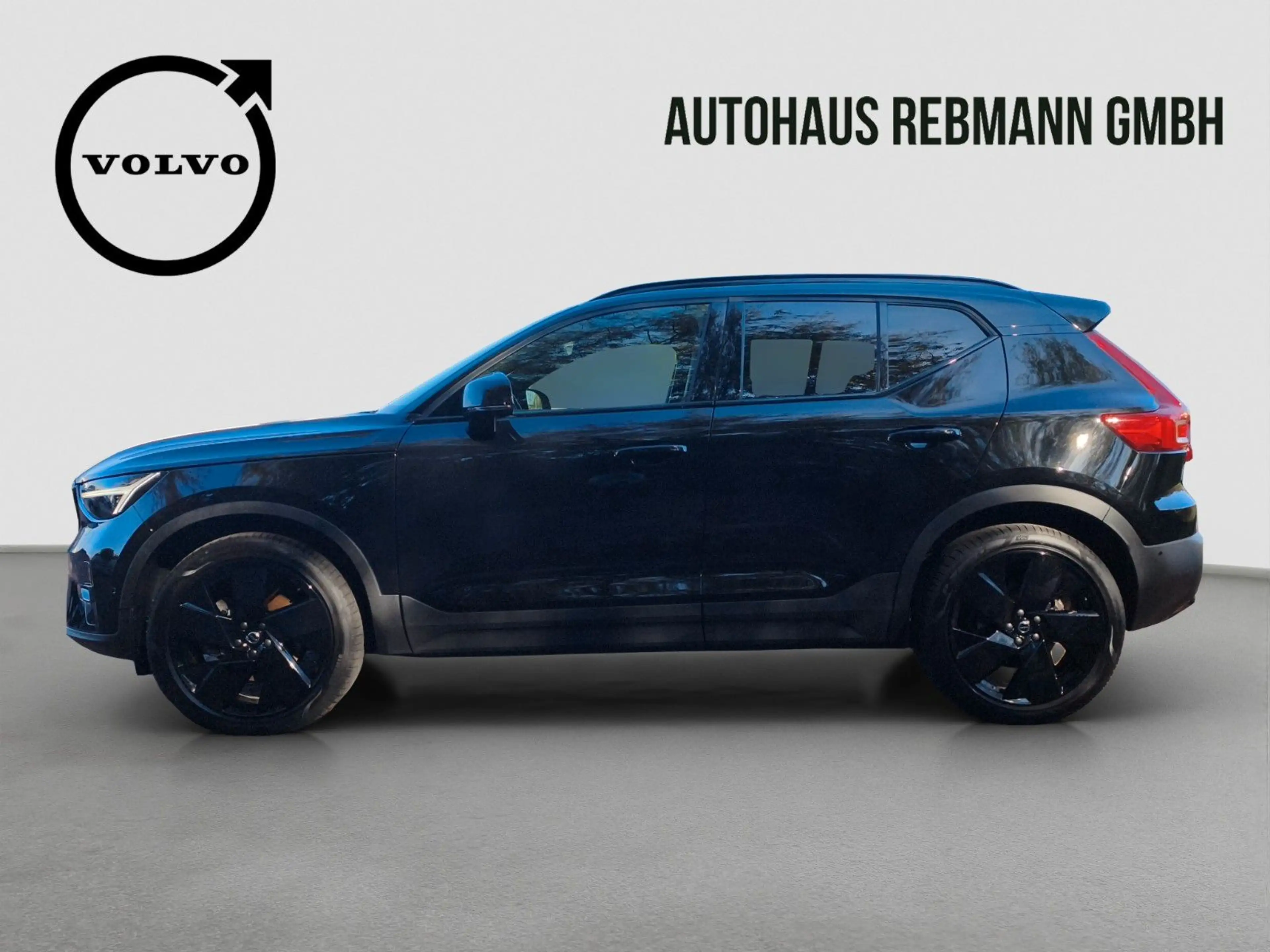 Volvo XC40 B3 Plus Black Edition 2WD — photo 3