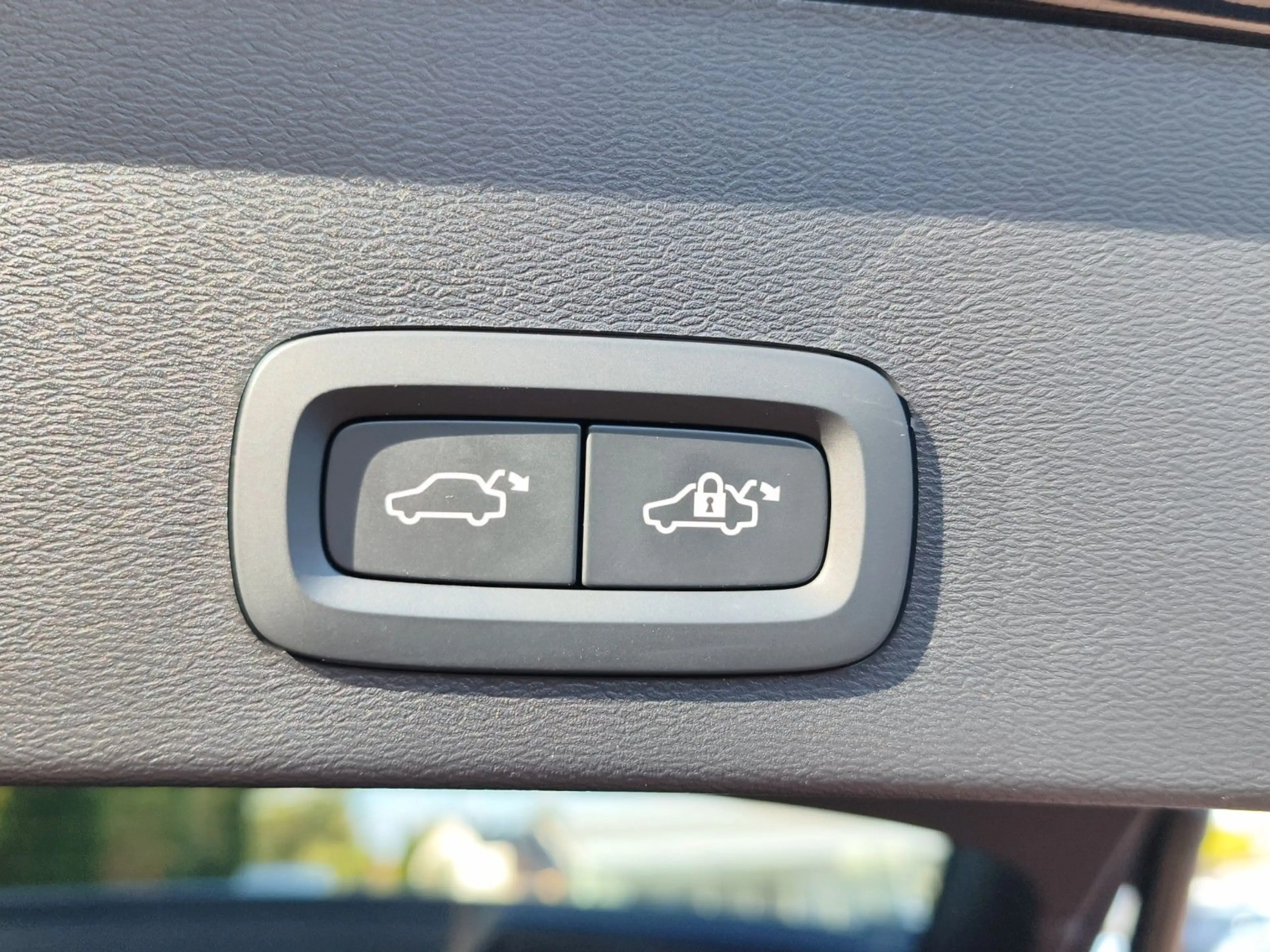 Volvo XC40 B3 Plus Black Edition 2WD — photo 19