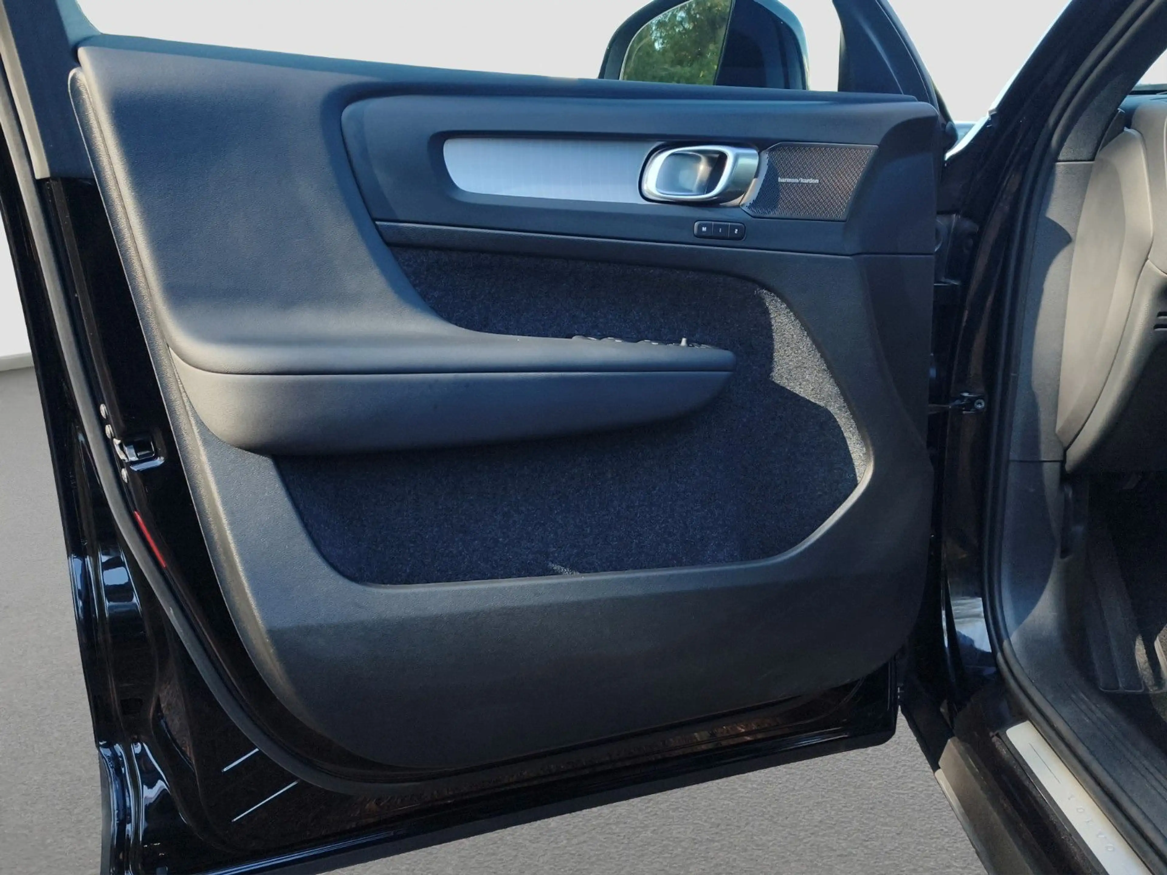 Volvo XC40 B3 Plus Black Edition 2WD — photo 13