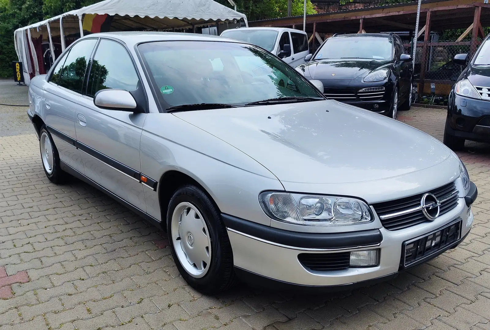 Opel Omega Omega 2.0 16V *** TÜV NEU*** Argent - 1
