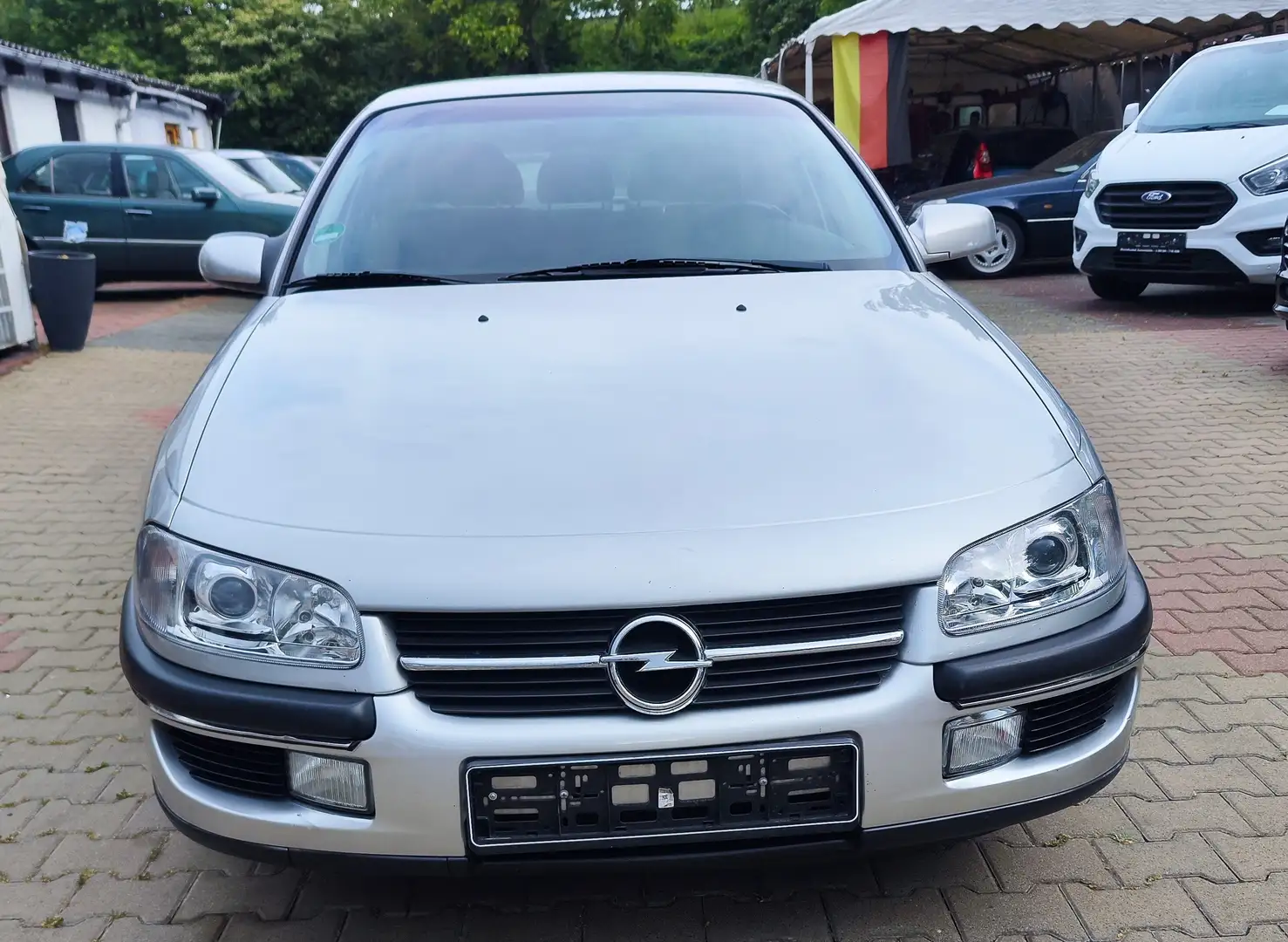 Opel Omega Omega 2.0 16V *** TÜV NEU*** Argent - 2