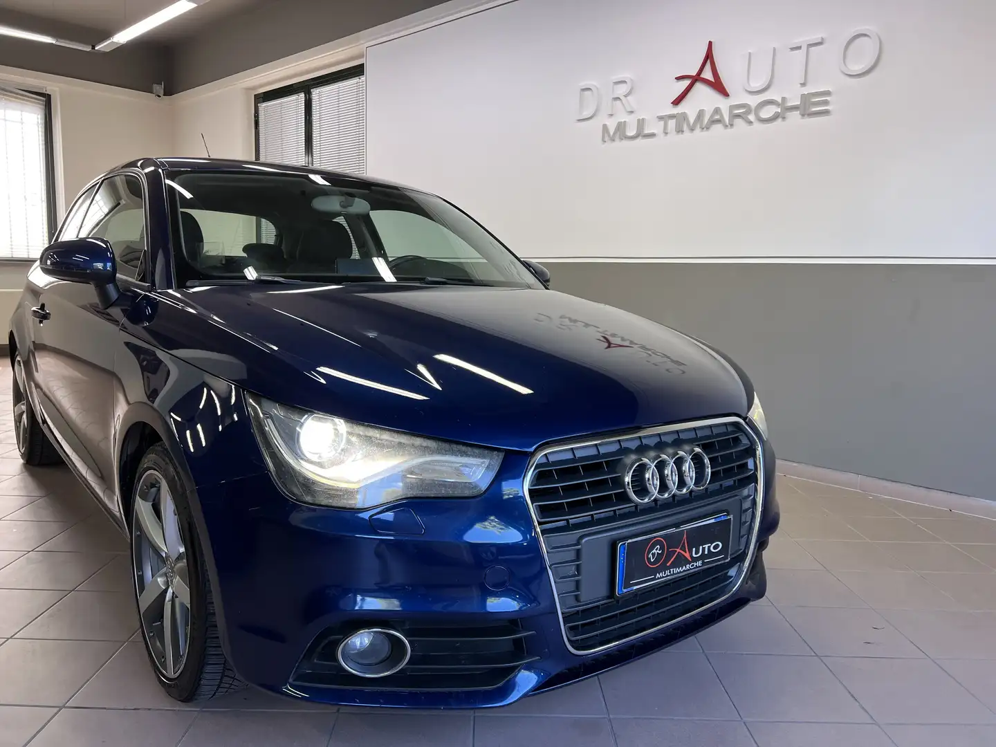Audi A1 1.6 tdi Ambition 105cv Distribuzione fatta Azul - 1